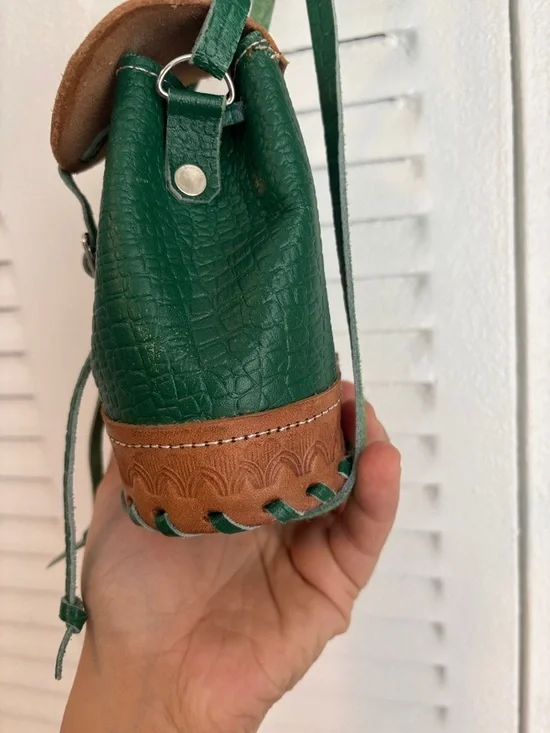 Vintage Handmade Nicaragua Green & Tan Leather Mini Drawstring Bag β One Size - Picture 3 of 8